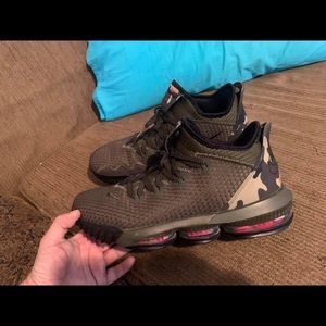 Nike air Lebron 16’s low top olive green & camo